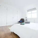 Spacious 4 Bed Home In Oxford With Lovely Garden